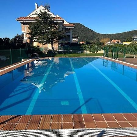 Playa De Berria -Apartamento Con Piscina Y Vistas Al Mar Santoña Kültér fotó
