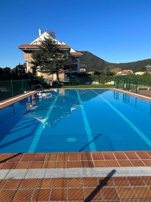Playa De Berria -Apartamento Con Piscina Y Vistas Al Mar Santoña Kültér fotó
