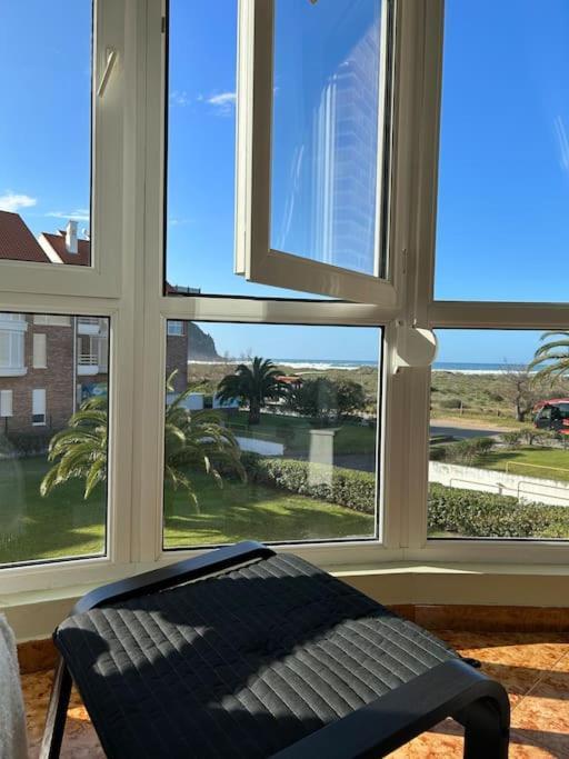 Playa De Berria -Apartamento Con Piscina Y Vistas Al Mar Santoña Kültér fotó