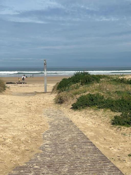 Playa De Berria -Apartamento Con Piscina Y Vistas Al Mar Santoña Kültér fotó