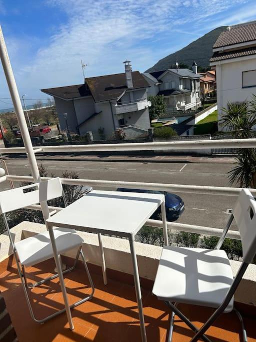 Playa De Berria -Apartamento Con Piscina Y Vistas Al Mar Santoña Kültér fotó