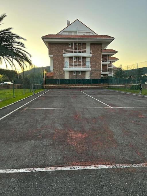 Playa De Berria -Apartamento Con Piscina Y Vistas Al Mar Santoña Kültér fotó