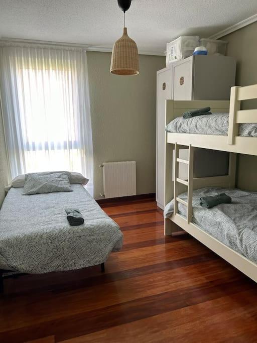 Playa De Berria -Apartamento Con Piscina Y Vistas Al Mar Santoña Kültér fotó