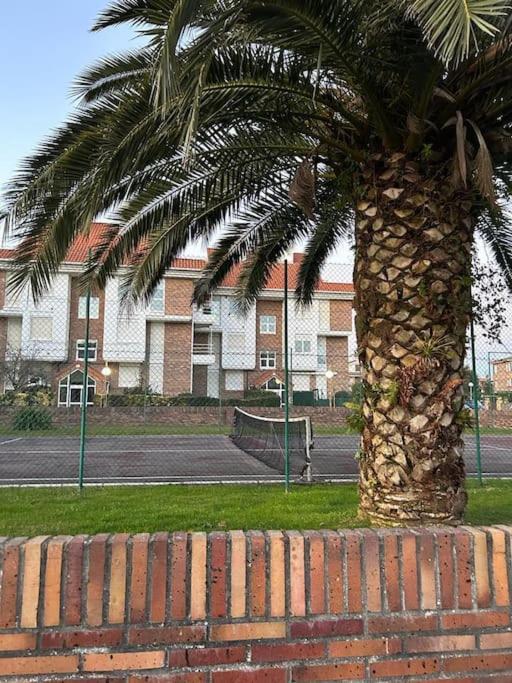 Playa De Berria -Apartamento Con Piscina Y Vistas Al Mar Santoña Kültér fotó